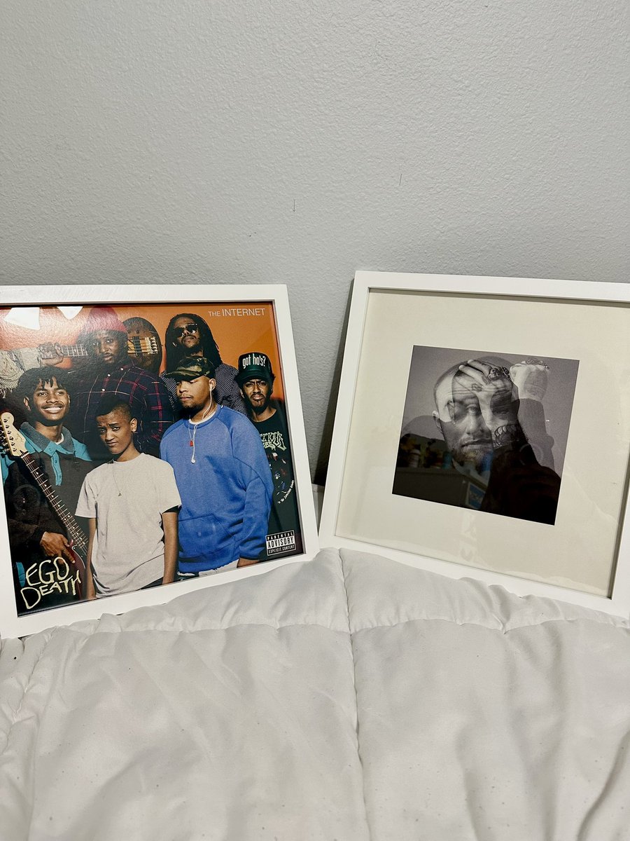 maarrmarr's tweet photo. framed my two favorite vinyls 🫶🏼 https://t.co/3vhnobinxh