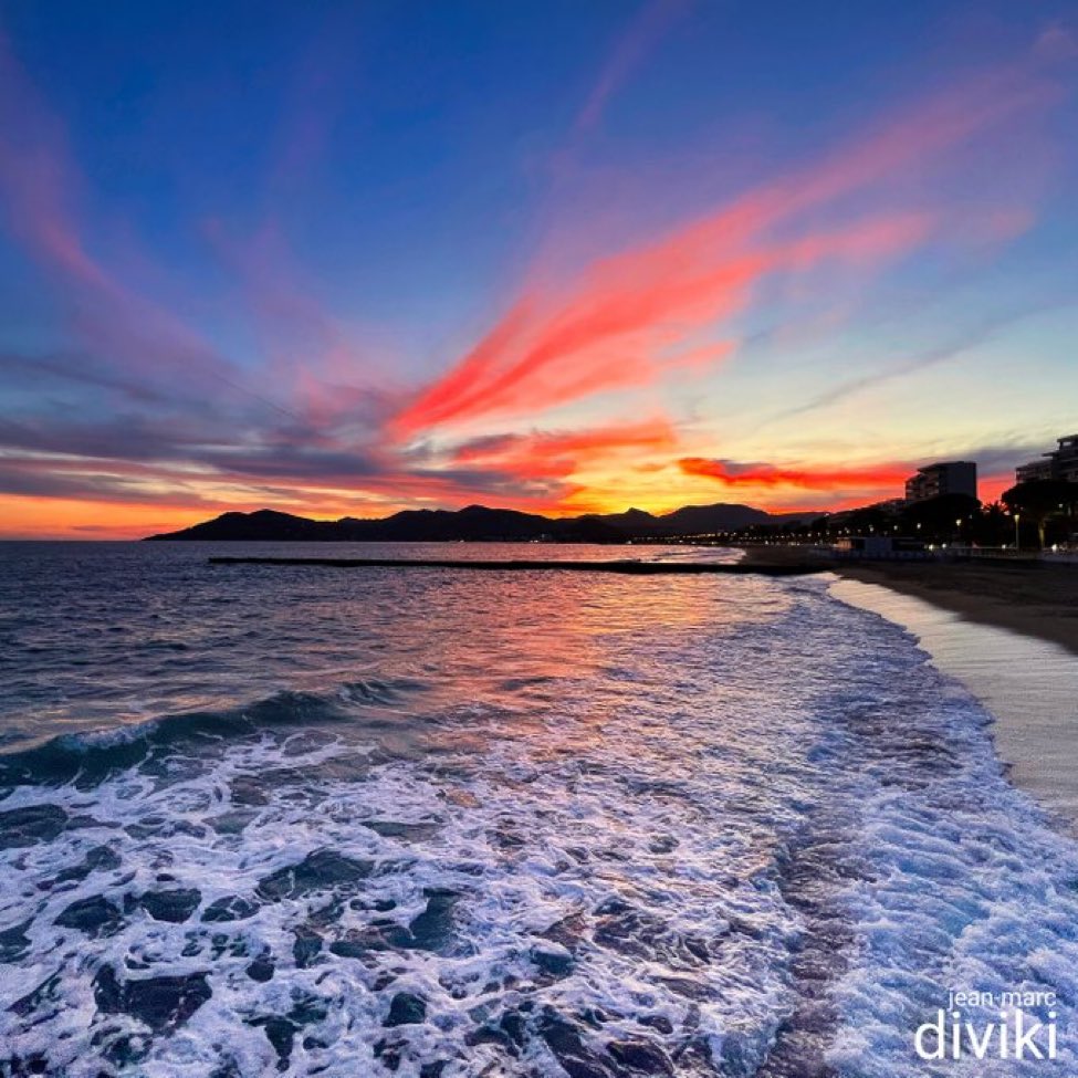 Fin décembre à Cannes, sans filtre !

#Cannes #sunset #CotedAzurFrance