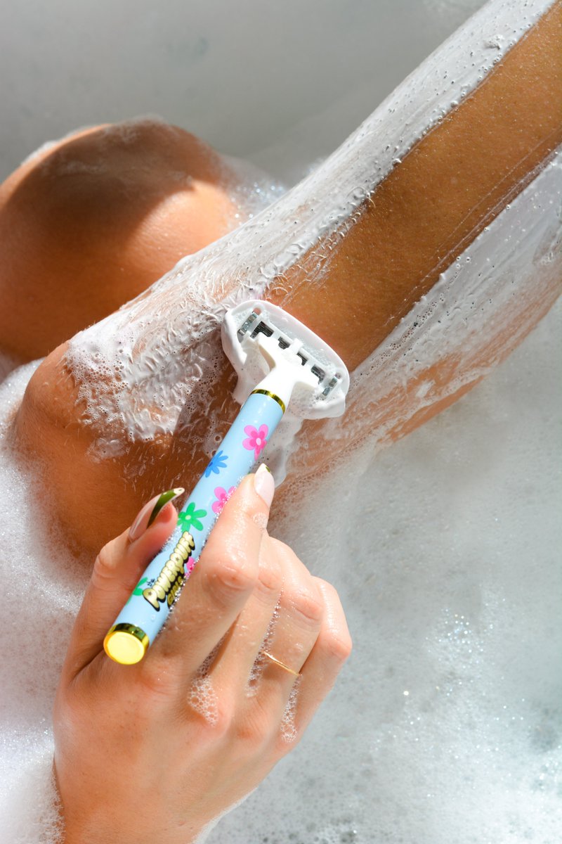 LAST ✨GIVEAWAY✨ of 2022!
You have the chance to WIN our iconic Super Shave Set!
HOW TO ENTER:
💓Follow us!
💓RETWEET + LIKE this post
💓Reply + TAG a friend
Good luck everyone!🫧