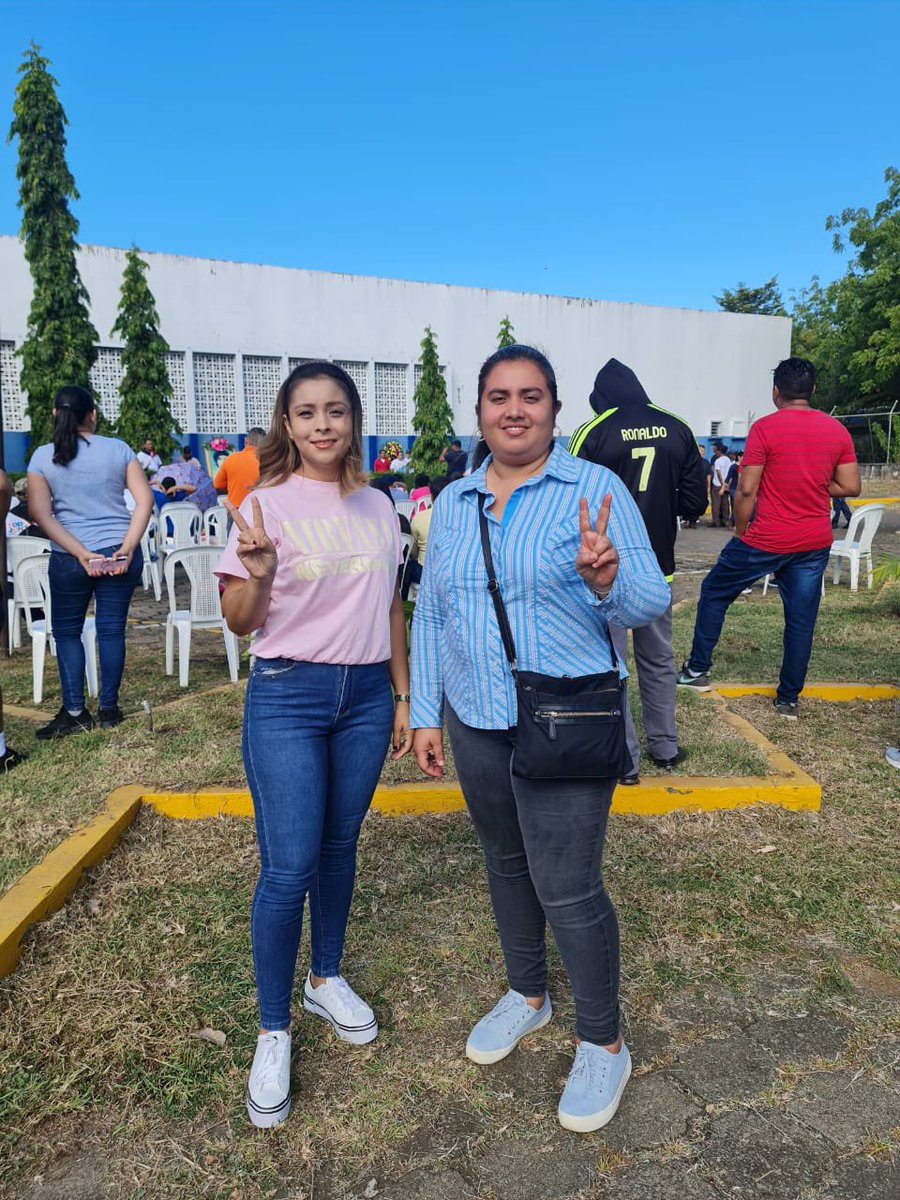 UVMarcosSomarri's tweet photo. #LeónRevolución 

Conmemoramos el 44 aniversario del paso a la inmortalidad del Cro. Benito Mauricio Lacayo. 

Por toda esa valentía, por el amor a su patria, que hoy el instituto de secundaria lleva su nombre 

Honor y Gloria a nuestros héroes ♥️🖤
#NavidadEnAlegriasFamiliares https://t.co/N5sJXqBM6X