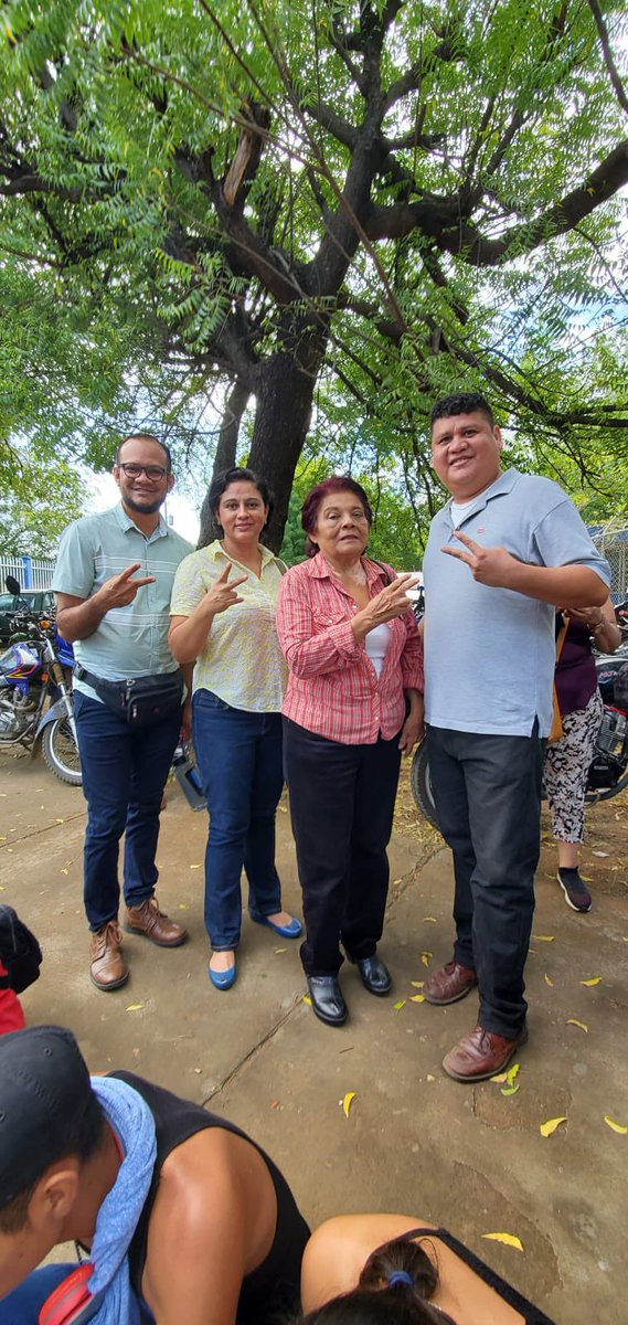 UVMarcosSomarri's tweet photo. #LeónRevolución 

Conmemoramos el 44 aniversario del paso a la inmortalidad del Cro. Benito Mauricio Lacayo. 

Por toda esa valentía, por el amor a su patria, que hoy el instituto de secundaria lleva su nombre 

Honor y Gloria a nuestros héroes ♥️🖤
#NavidadEnAlegriasFamiliares https://t.co/N5sJXqBM6X