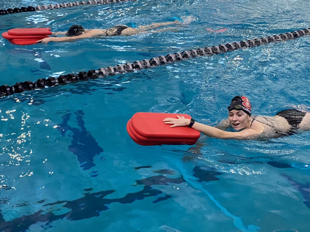 FZS_SwimandDive's tweet photo. Stack a kickboard relay #legburner #funrelays https://t.co/Kwi0AcY9JT