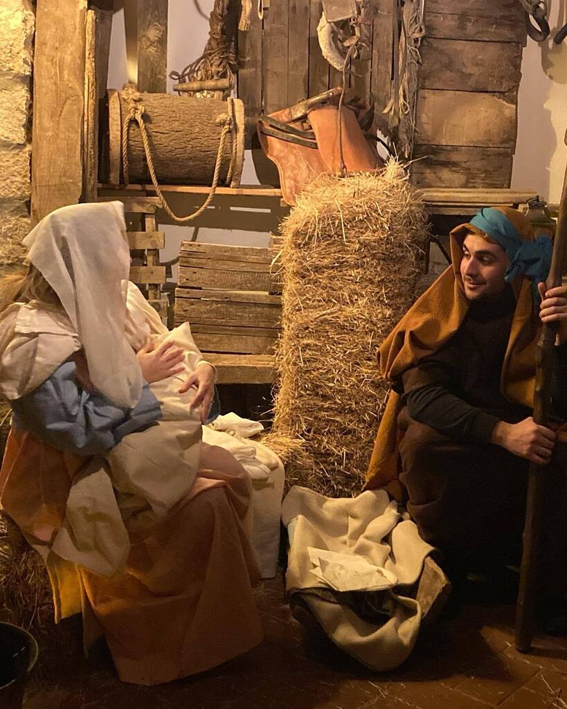 ✨Pasca di Natali In Carrera: la natività ricostruita nei locali dell’antico convento dei frati cappuccini e nelle abitazioni limitrofe a #Calangianus .🎄

Prossimo appuntamento il 6 gennaio! 🧙🏻‍♀️

#pascadinataliincarrera #pascadinatali #caragnani #calang… instagr.am/p/CmwXzP3NZei/