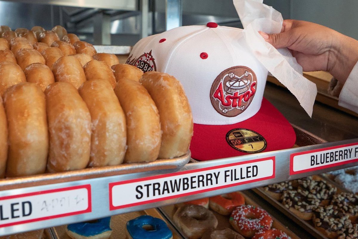 ClutchCityCast's tweet photo. Oh my👀🔥 Astros x Shipleys donuts colab🤝 https://t.co/F2Hm5xKRDw