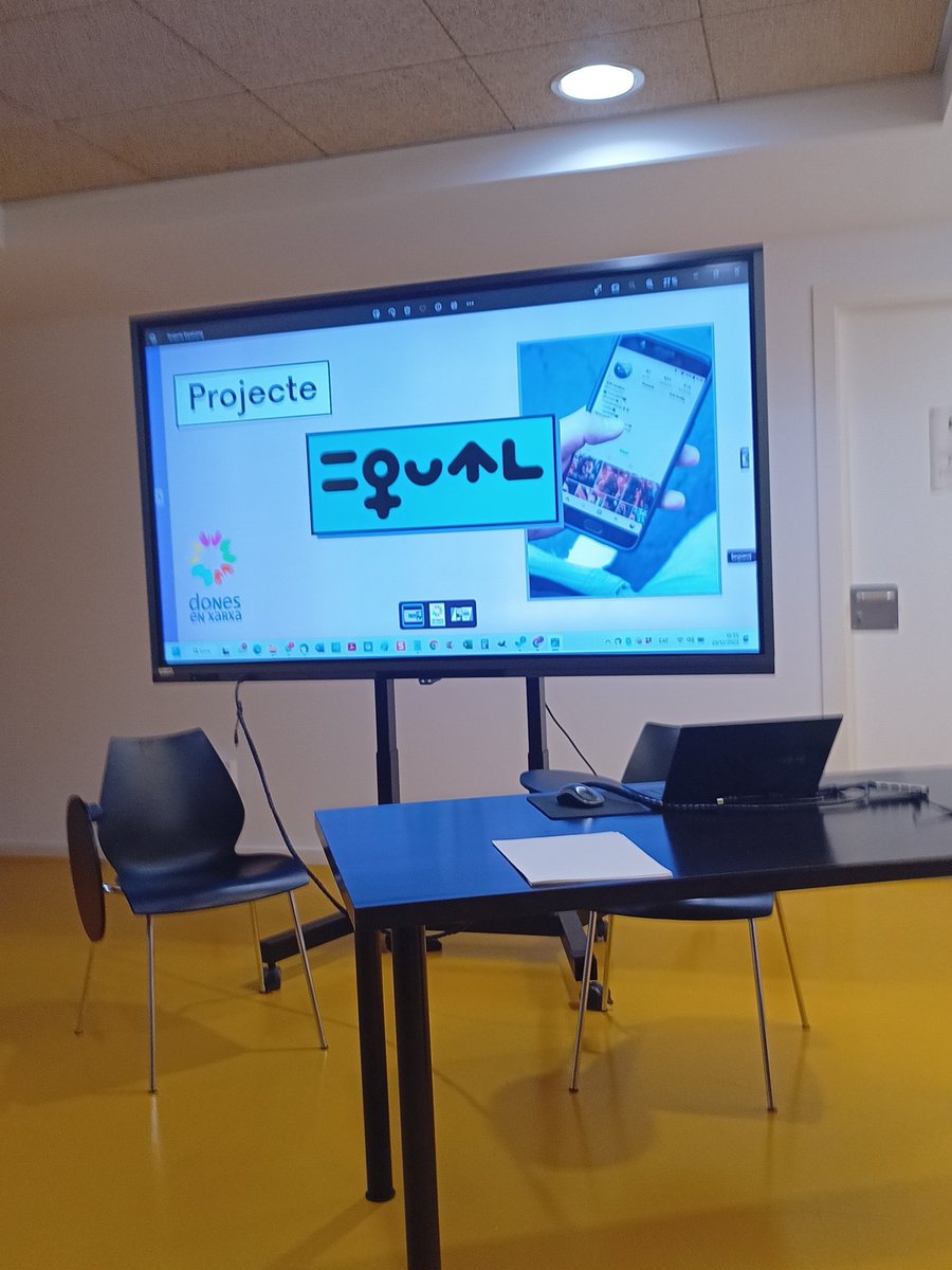 donesenxarxa's tweet photo. A punt per el tercer debat del cicles de debats #projecteEqual #Menysviolencia amb @lourdesmunoz i @BertaVall https://t.co/xMBFQxgDe2