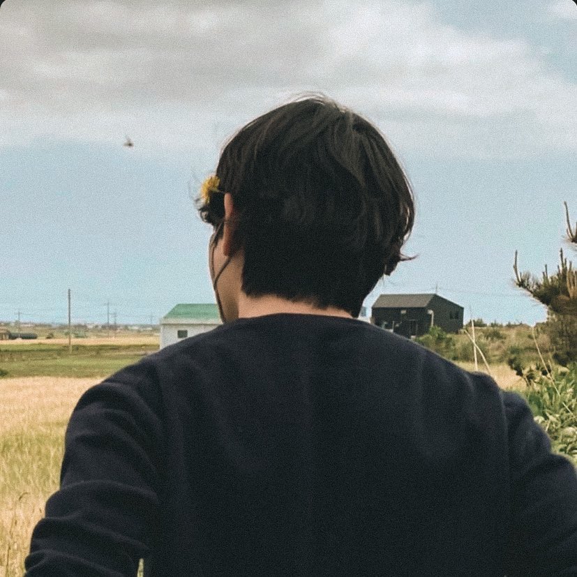 bangtanscript's tweet photo. summer, born in the arms of winter
#HappyBirthdayTaehyung https://t.co/Nb8jDzitji