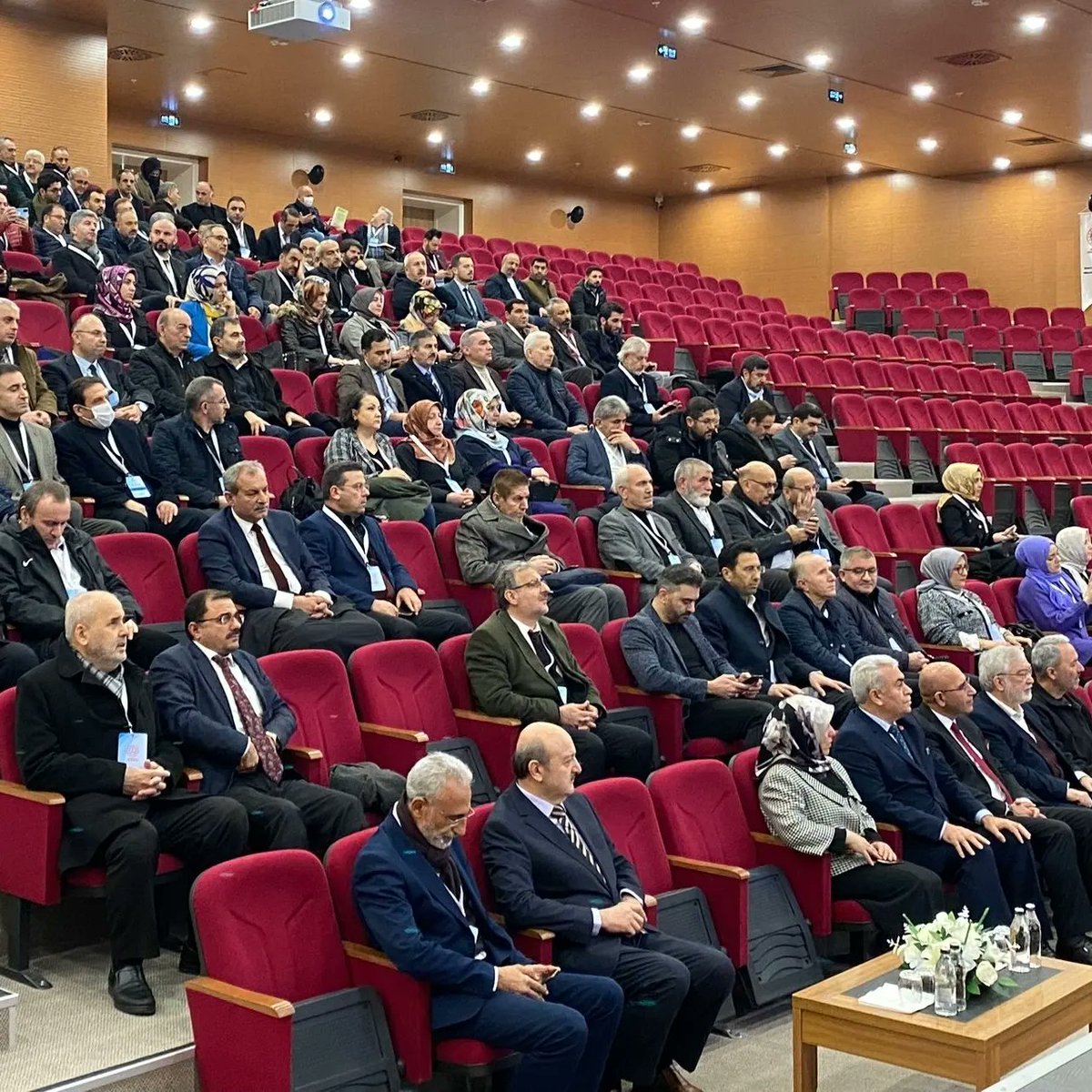 zeytinburnumem's tweet photo. İmam Hatip Okulları Yönetici buluşmaları toplantısı,Milli Eğitim Bakan Yardımcımız Sn.Osman Sezgin,Din Öğretimi Genel Müdürü Sn. Mehmet Nezir Gül,Daire Başkanı Sn.İhsan Erkul,Milli Eğitim Müdürümüz Sn.Ali Yeşilyurt'un da katılımlarıyla Zeytinburnu Kız AİHL'de gerçekleşti.@tcmeb https://t.co/fSFCBBhvAn