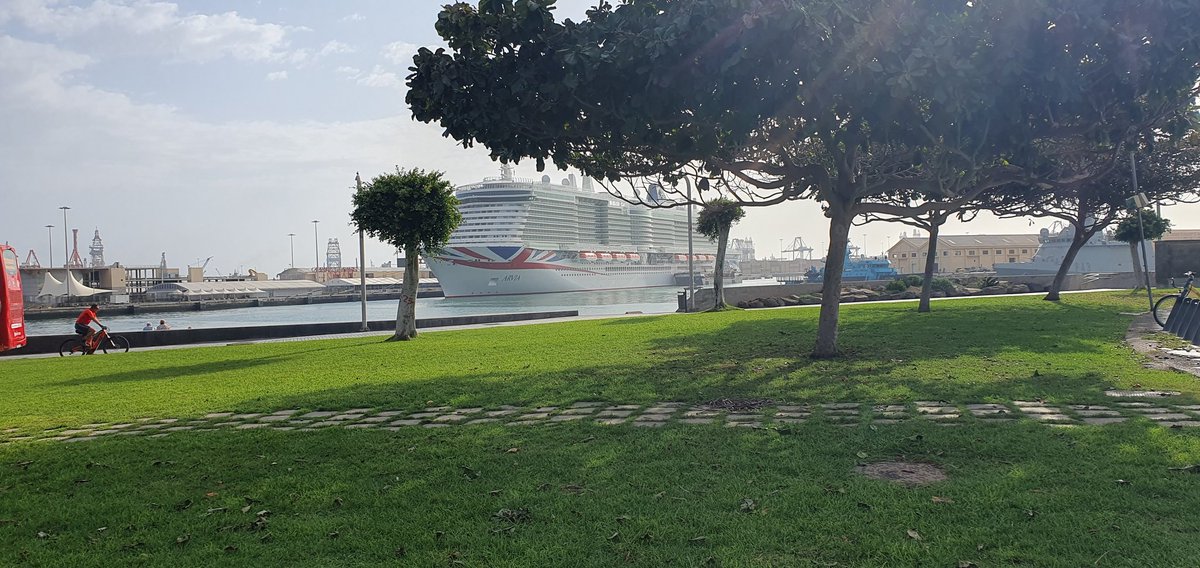 TabithasDad's tweet photo. Arvia looking majestic in the glorious Gran Canaria sun today!! @pandocruises https://t.co/fFWy4qU3Dr