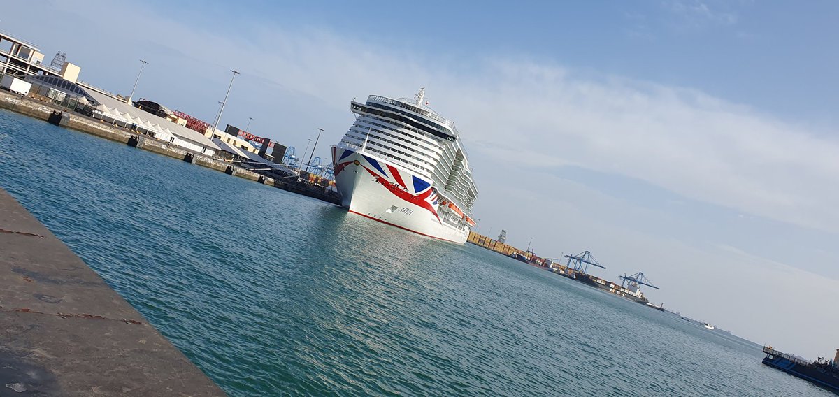 TabithasDad's tweet photo. Arvia looking majestic in the glorious Gran Canaria sun today!! @pandocruises https://t.co/fFWy4qU3Dr