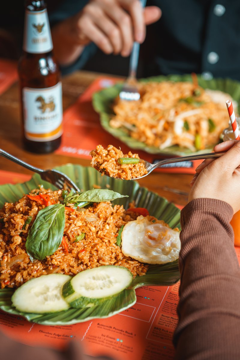 What's your favourite Thaikhun dish? 😍

Our Original Fried Rice is up there!
Fried rice with egg, tomatoes, carrot, spring greens, and onion.