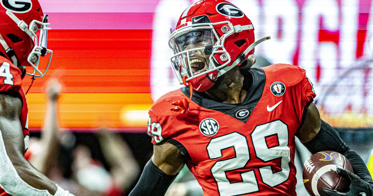 DD0456's tweet photo. Who's Winning The College Football Championship
#Bulldogs #TCUFootball
#Michigan #Ohiostate https://t.co/69LGNo47oG