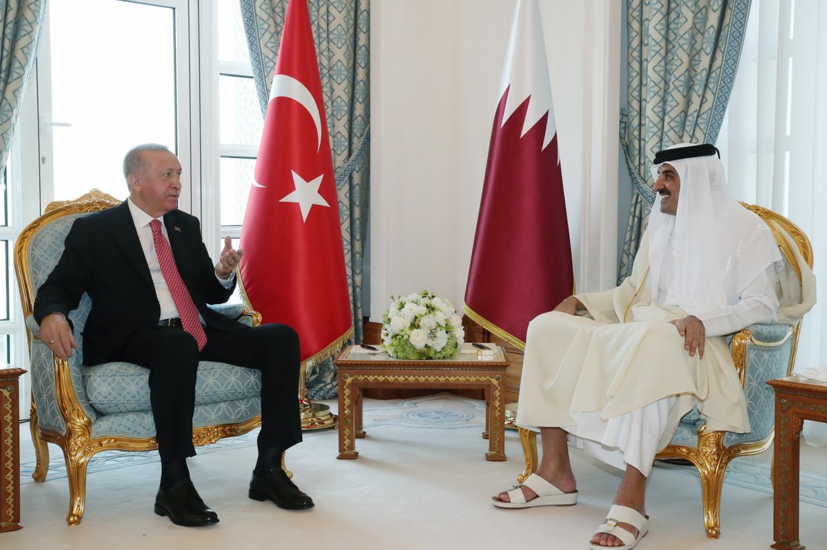 La_Directa's tweet photo. #MercatQatar | Qatar exporta un relat allunyat de les denúncies de vulneracions dels drets humans i continua sent un aliat vital dels EUA i la UE per la seva posició estratègica i les reserves de combustible.
✍️ Per @geoconflictos
▶️ https://t.co/nr4uKX95uN
#Directa559
#EnObert https://t.co/RhbRVe1Kls
