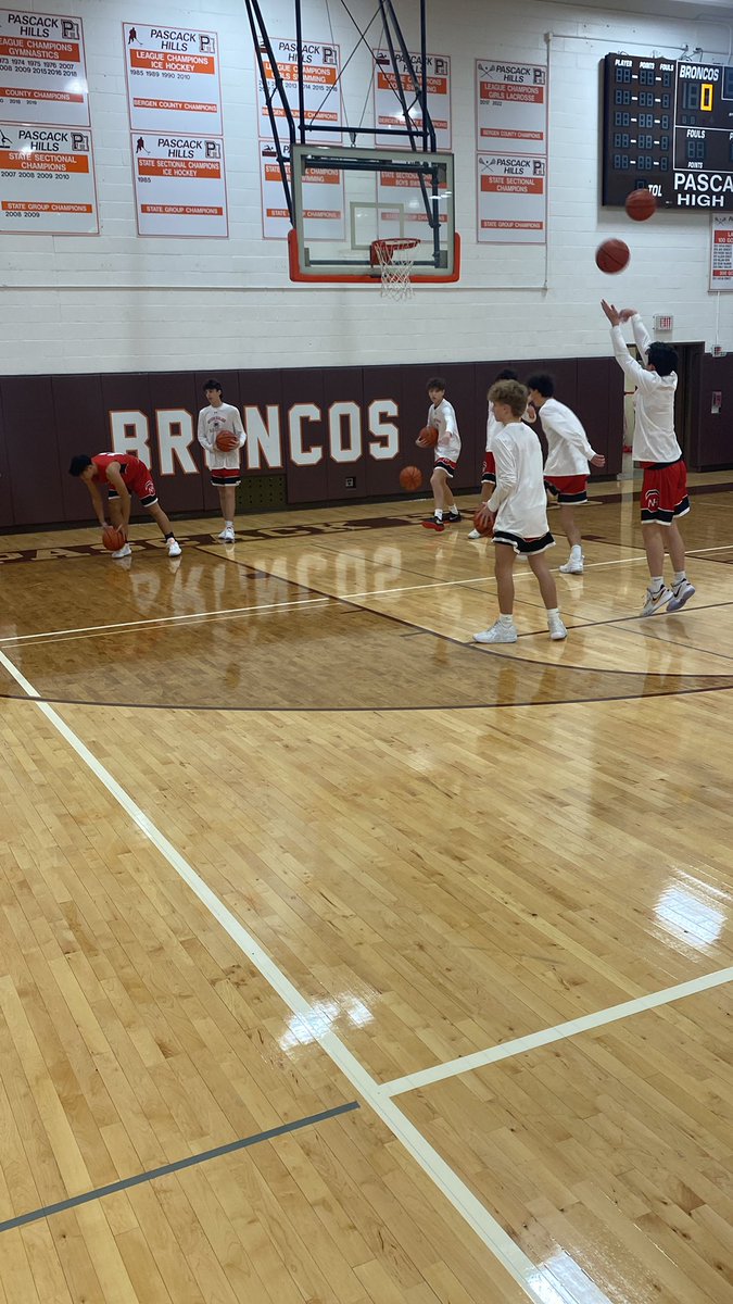 ImCoachKeenan's tweet photo. Nothing better than competing for a Christmas championship before noon! Let’s get it!! #NHMB https://t.co/jYe6XmFtU4