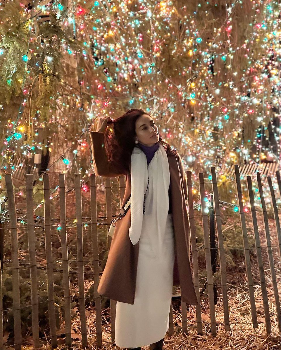 ETimesTV's tweet photo. Surbhi Jyoti conquering winter looking absolutely stunning!!😍

@SurbhiJtweets  

#surbhijyoti #etimestv https://t.co/K6LDiDv086