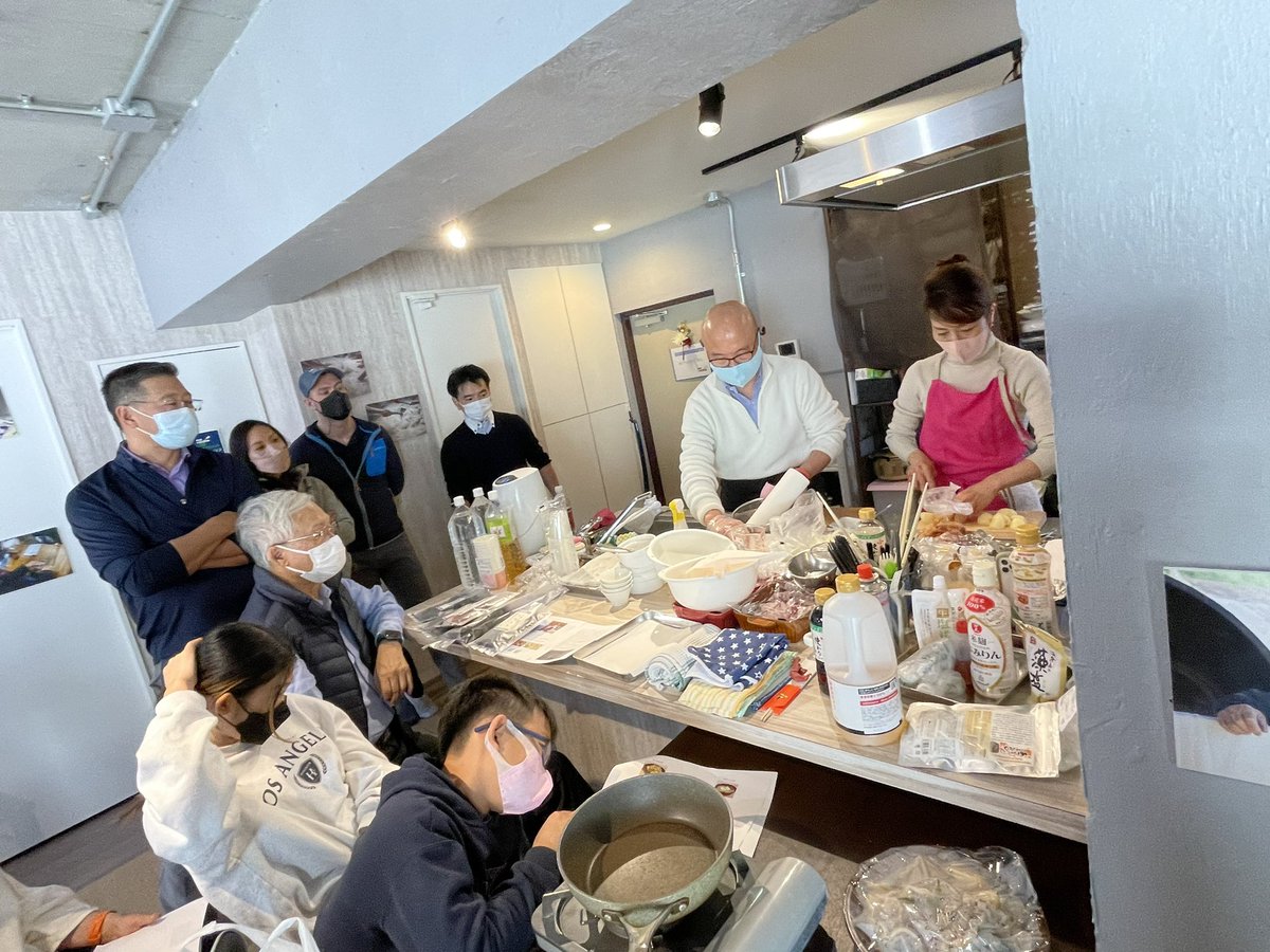 mypal_jp's tweet photo. Thanks to 13 tourists from USA, South Korea, Taiwan for joining #Tsukiji outer market tour and #Tempura #cookingclass in #Tokyo https://t.co/pdYZNQVTyK