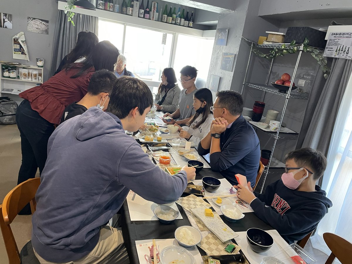 mypal_jp's tweet photo. Thanks to 13 tourists from USA, South Korea, Taiwan for joining #Tsukiji outer market tour and #Tempura #cookingclass in #Tokyo https://t.co/pdYZNQVTyK