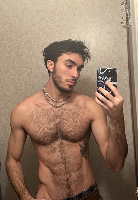 Can you guess what I worked out today? https://t.co/UcZvJ5J08W