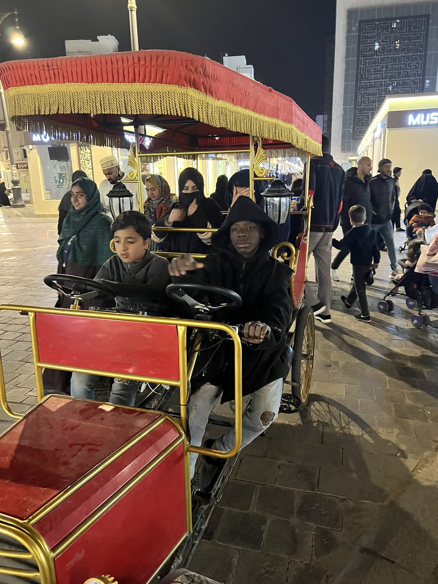 myjoe_'s tweet photo. Di Madinah korang boleh ambik peluang jalan kaki ke Masjid Quba dan solat di sana. Pahala sama seperti buat umrah. 

Kat situlah aku jumba Quba Front satu area orang muda di Madinah chill &amp; lepak. Banyak cafe hipster situ. Pogba kerja sana sekarang. https://t.co/XYjX06DTHh
