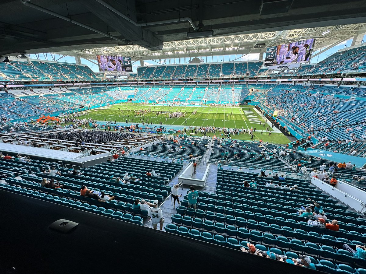 BromarBuilt's tweet photo. @idsinmia @GrantCardone @captain6171 @GRMI_Studios @Craig_Mack @WzkDnft @GRMI_Studios #FernDaddy #SuiteLife @MiamiDolphins https://t.co/p5BllwznHi