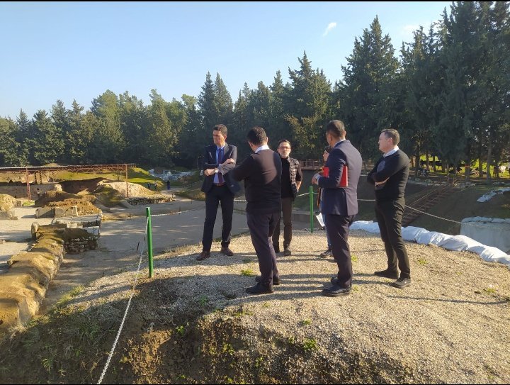 TCDOGAKA's tweet photo. 🛠️Tunç Çağına dayanan geçmişi ile Aççana Höyüğü; kerpiç mimari, fildişi, taş ve cam işçiliği örneklerinin yanı sıra günümüzden 4 bin yıl öncesine ait zeytin çekirdekleri ile tarihe 🔦ışık tutuyor. 

@TCSanayi 
@KalkinmaAjansGM 
#dogaka
#aççanahöyük
#Hatayreyhanlı https://t.co/ANoFiTVeWs