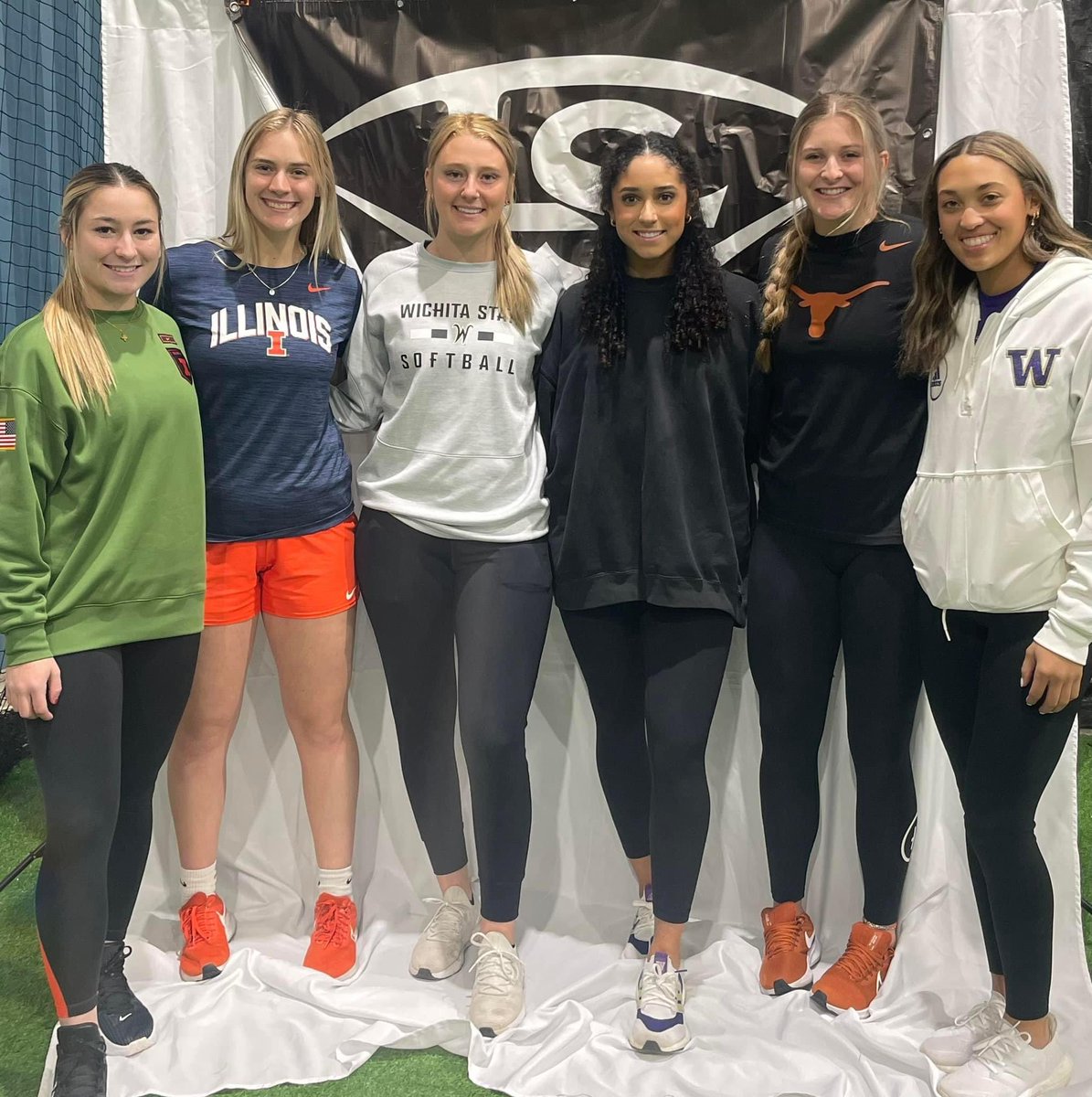 Aces_SoftballKC's tweet photo. Great All Skills Camp tonight for the KC community! Enjoyed all the girls that came out and wanted to get better! 

Thanks to Stevie Meade, Zoe Caryl, Kenzie Schopfer, Kinsey Fiedler, Ashton Maloney and Avery Hobson for their knowledge and time. 💜 https://t.co/EYDn9z4d6I