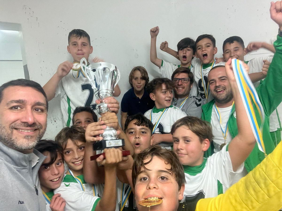 udvsbrigida's tweet photo. 🔸TEMPORADA 22/23🔸

✨ Nuestro Alevín B participó en el torneo de las huesas el pasado lunes y se proclamó campeón. Estos fueron los resultados:
San mateo 1-1 alevín b
Las majoreras 0-1 alevín b
Las huesas 1-1 alevín b✨

#elvillasomostodos💚 https://t.co/vF3Qqm8ciM