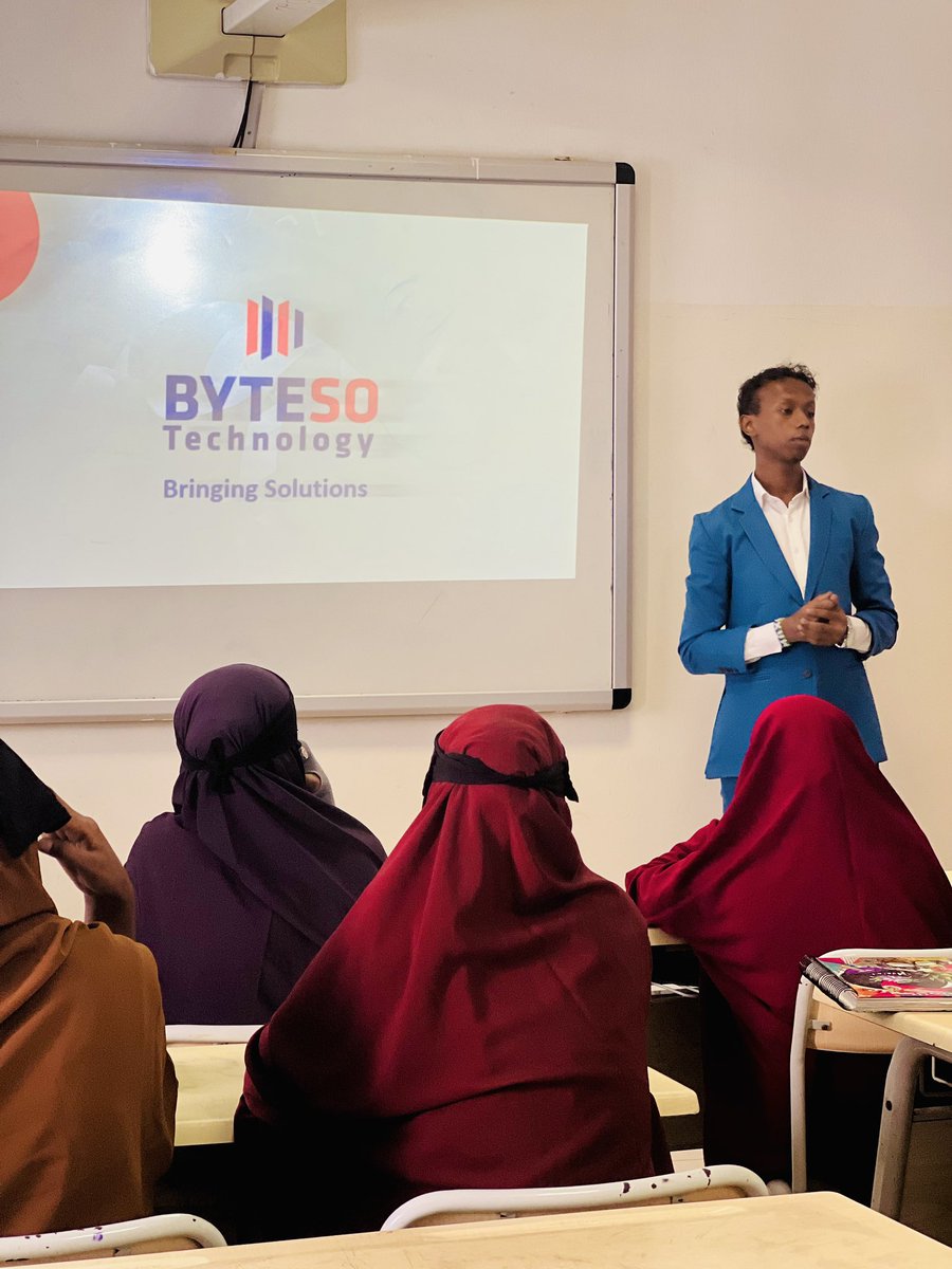 MohaHussein_'s tweet photo. Had an amazing time sharing my startup journey and tips with students at the faculty of management sciences. Special thanks to my friend @HiiliyeLegal for joining me and sharing his expertise on legal aspects of starting a business, and to the faculty for hosting us. 
#startups https://t.co/ExipVeficz