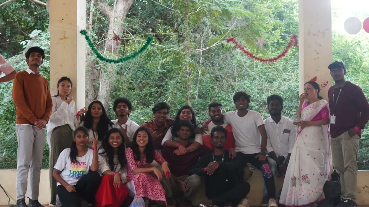 pgcommunmcc's tweet photo. Christmas is built upon a beautiful and intentional paradox;

The Department of Communication held Christmas celebrations at Macphails on 19th of December 2022. The students played Chris mom and Chris child to share the joy of giving in this Christmas season. https://t.co/lhf0J1AiBH