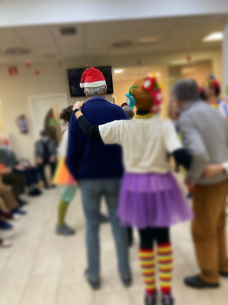 No hemos parado de bailar, de cantar, de jugar, de reír, de abrazar…. Nos los hemos pasado genial con tod@s en el Centro “MANAVA” =🟢) muchas gracias por dejarnos estar con todos vosotros y por tanto cariño!! Por fin hemos podido volver ya teníamos muchas ganas =🔴)