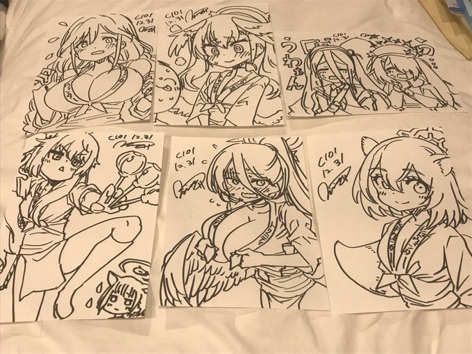 ホテルのベッドの上描きづら… 