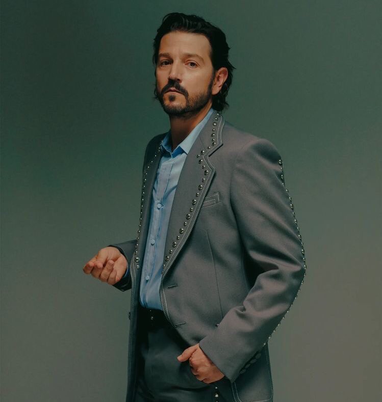 Happy birthday to the amazing diego luna! may the force be with him 