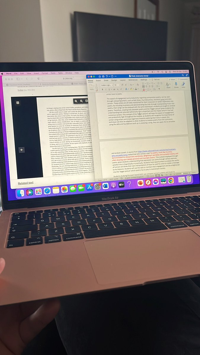 KirbyMoss14's tweet photo. Christmas was amazing π now itβs time to get this assignment wrapped up π
#PGCE #ITT #teachnorth #sheffhallam https://t.co/rPqB97Zvuv