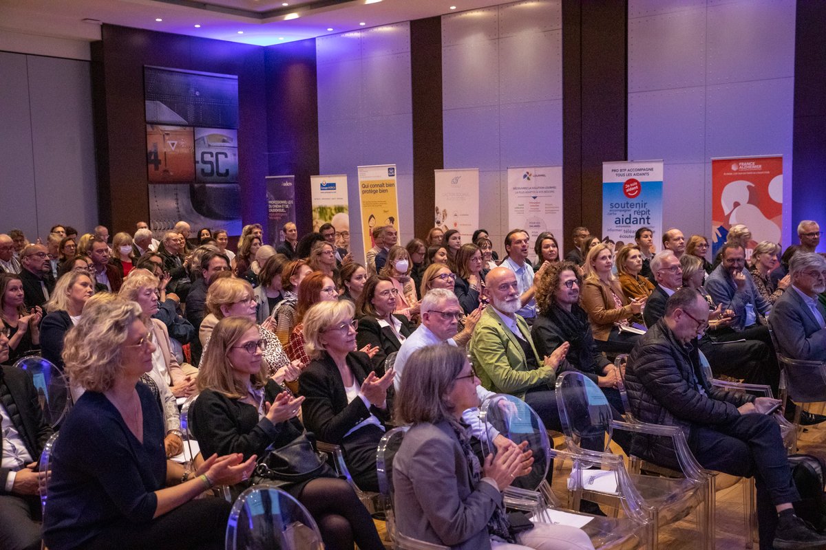 GroupeAudiens's tweet image. Présentée par Edouard de Hennezel et introduit par Frederic Olivennes, la soirée s’est axée sur la question du recours aux dispositifs de soutien aux #aidants à travers la présentation d’une étude inédite par Thierry Calvat et une table ronde passionnante et constructive.