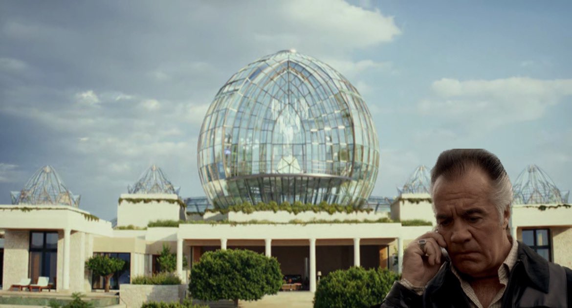SopranosWorld's tweet photo. Sorry Tone, I’m a little lost. I googled “best places to get onions for my tomato sauce” now I’m here at this glass onion bullshit. Ever since I got here this prick keeps asking if I wanna play his murder mystery game. I told ‘em “my sauce ain’t no game, now gimme your onions” https://t.co/n9TyLnSkEZ