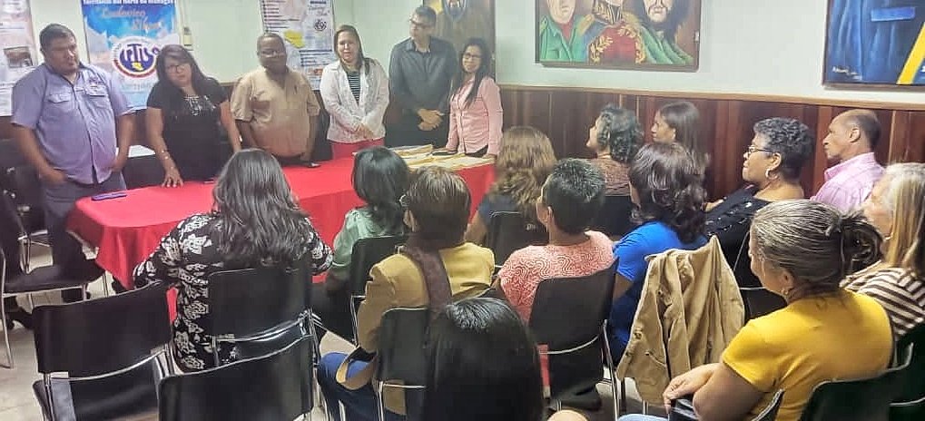 RECTORADOUPTNM's tweet photo. #Entérate | Entrega de resueltos de Jubilación y cancelación inmediata de prestaciones sociales, por el #SistemaPatria, al personal con más de 25 años de servicio laboral en #UPTNMLS, como política de #JUSTICIASOCIAL del #GobiernoBolivariano
@NicolasMaduro @mppeduniv @ildemaroga1 https://t.co/AlBytVY42E