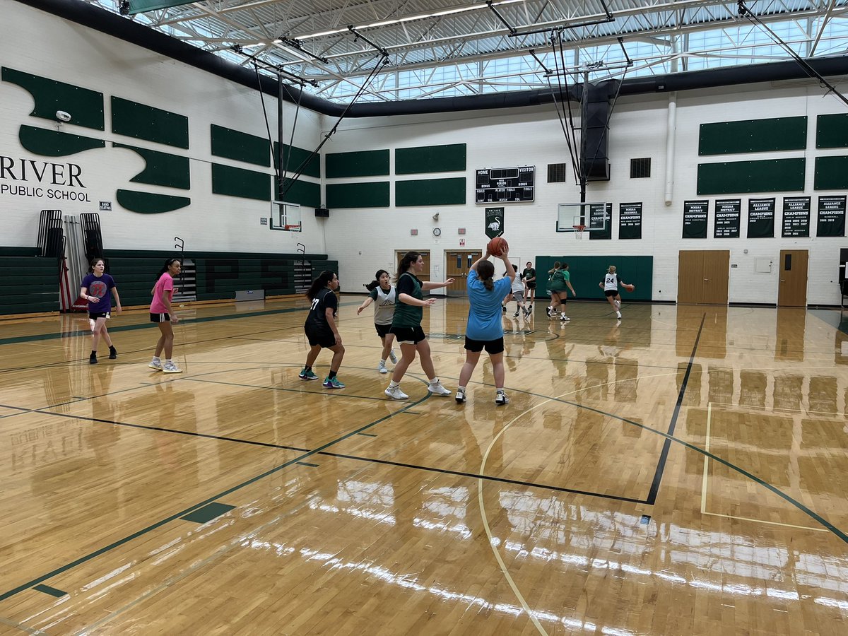 BRPSBasketball's tweet photo. https://t.co/PAaiCMDWSa