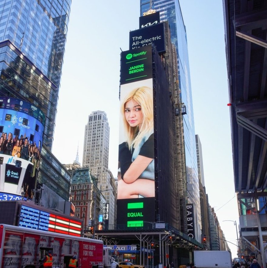 with her self-penned songs at top  1 &amp; 2 at "Best of Equal Philippines 2022" <a href="/Spotify/">Spotify</a> and featured on New York Times Square billboard!!!Janine's 2022 is🔥!!!🥹keep listening to Janine Berdin's music🎶🤍
#JanineBerdin
open.spotify.com/album/5wpMLbvS…