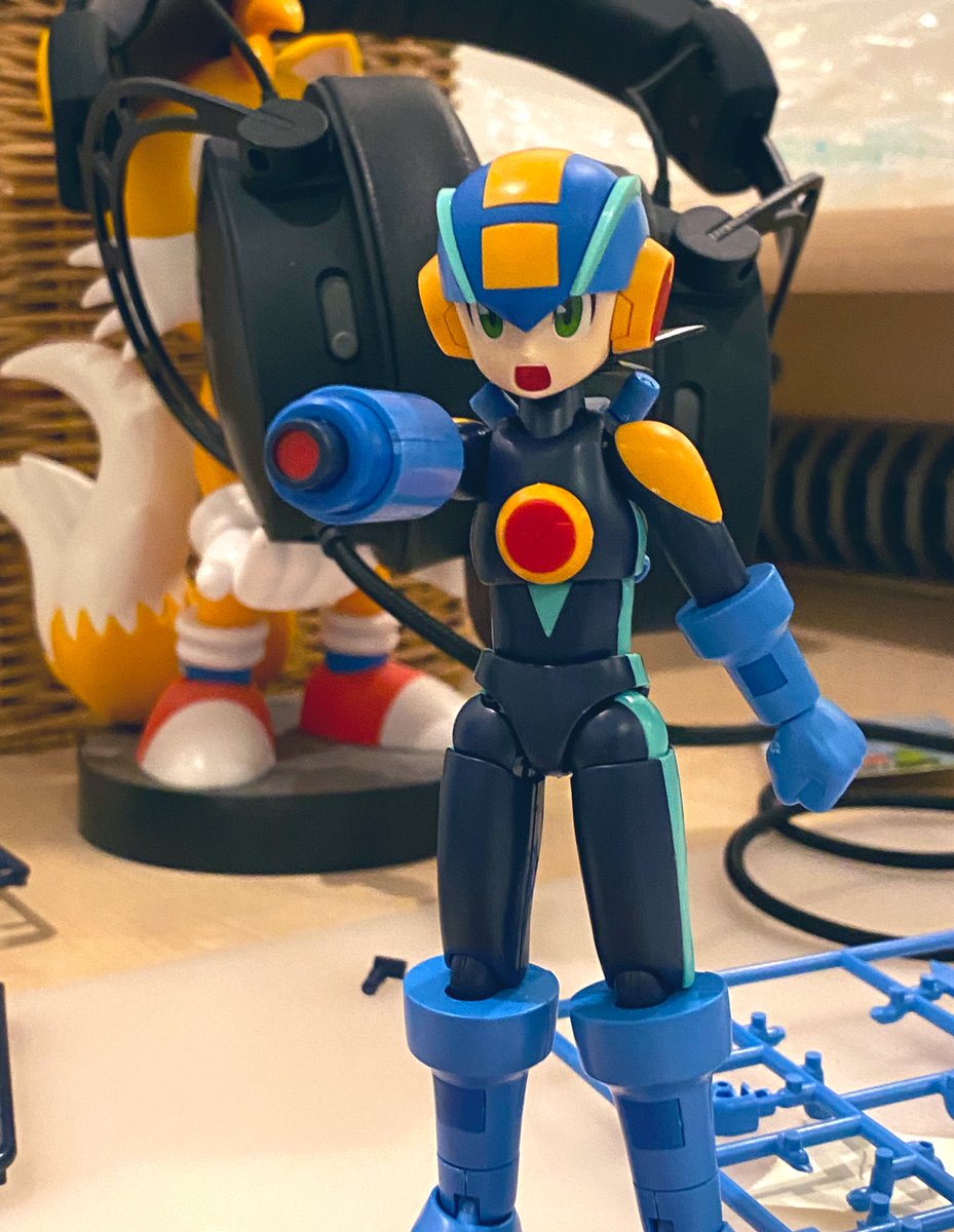 FazloZX's tweet photo. And it’s 100% complete! 💙💛❤️⭐️

I might change the hands with cannons and sword but so far I like it this way!

#MegaMan #BattleNetwork https://t.co/95erQOcD6m