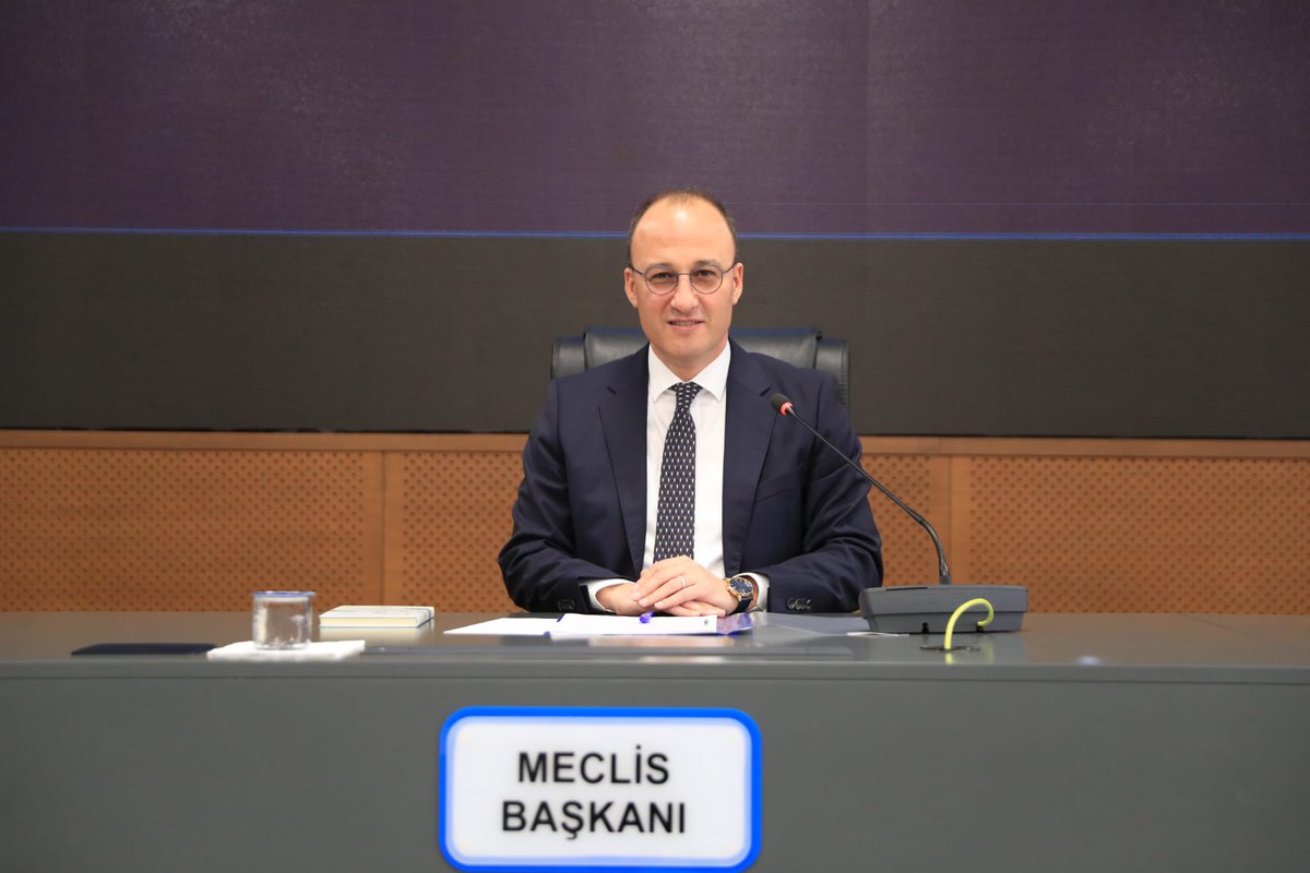 AvniOrki's tweet photo. Kıymetli Pamukkale halkımıza birlikte hizmet ettiğimiz Başkan Yardımcılarımız ve birim müdürlerimizle 2022 yılının değerlendirmesini yaptık. 2023 yılı için de yapacağımız çalışmaları istişare ettik. Pamukkale Belediyesi ailesine tüm emekleri için teşekkür ediyorum. https://t.co/PmxFQKtU5j