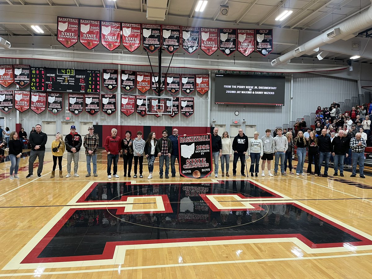 HilandAthletics's tweet photo. Thank you to all that came out last night to honor &amp; celebrate the 1992 Boys DIV IV State Champions on their 30 year anniversary! 🏀🏆

#GoHawks 🦅 https://t.co/YcBlOzjKr6
