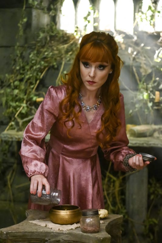 dessackles's tweet photo. our witch queen Rowenna @RuthieConnell 

#SPNFamily #roweena #Supernatural https://t.co/G23rfVfLDu