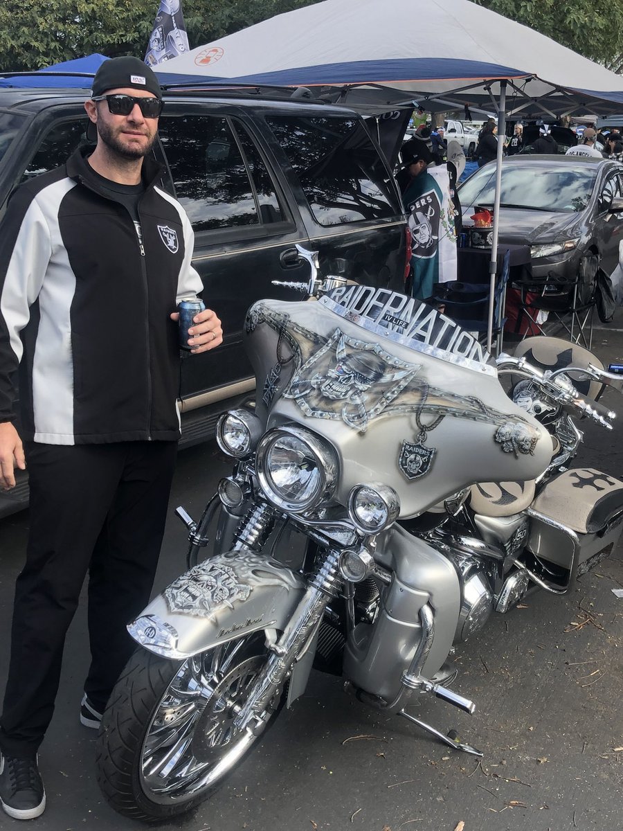 WoodyCliffords's tweet photo. Happy #TBThursday #RaiderNation 
No Matter which side of the #CarrWars you are on it is going to be Exciting Times on #RaiderTwitter https://t.co/ZniHOvb49b