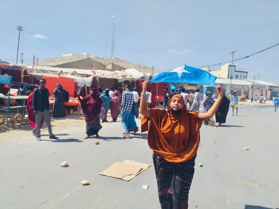 OmarSharmarke's tweet photo. The targeted killings of prominent figures and the security neglect in Lascanood must be condemned from all corners. The city deserve better and the ongoing clashes will only embolden its people https://t.co/HpknGfqtLj