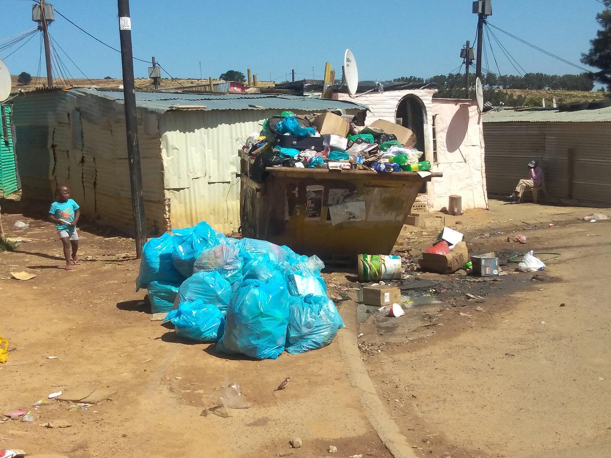 ThatBathabile's tweet photo. @StellMun any plans to pick up the trash any time soon in Kayamandi? https://t.co/Z9vQiamFok