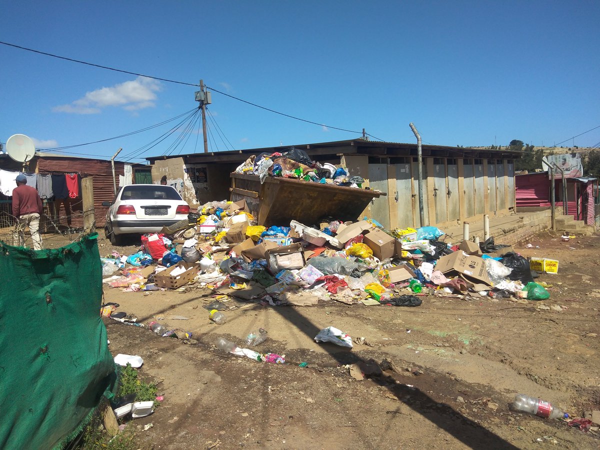 ThatBathabile's tweet photo. @StellMun any plans to pick up the trash any time soon in Kayamandi? https://t.co/Z9vQiamFok