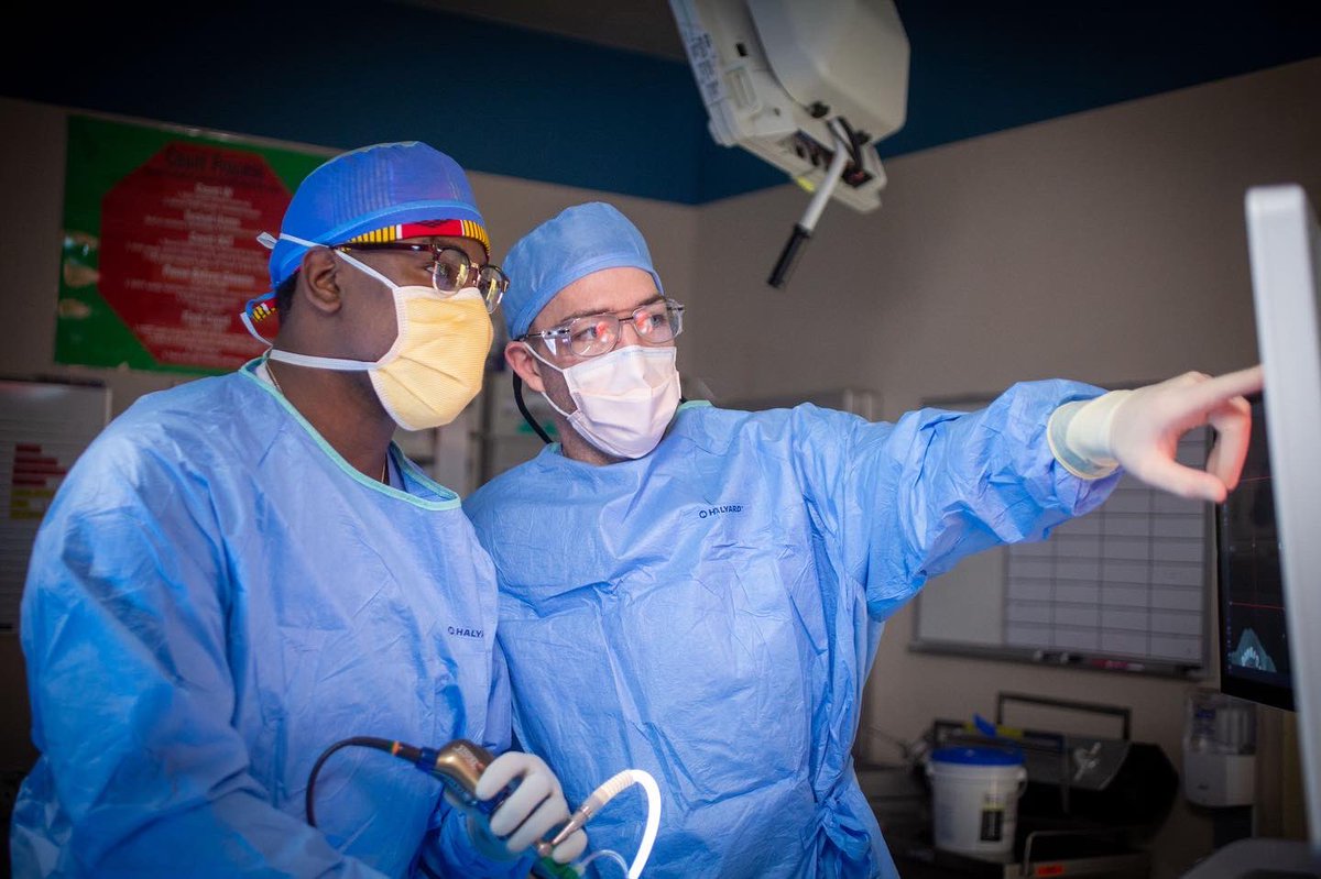 MayoENTresident's tweet photo. Time for those last few cases before the new year! We’re staying busy this week with #sinussurgery, cochlear implants, #facialtrauma cases and more. See you in 2023 👋🏻 @MayoClinicENT @headmirror_com #otomatch #otomatch2023 #otolaryngology #ENT #ENTresidents https://t.co/IfbFNMAMOo
