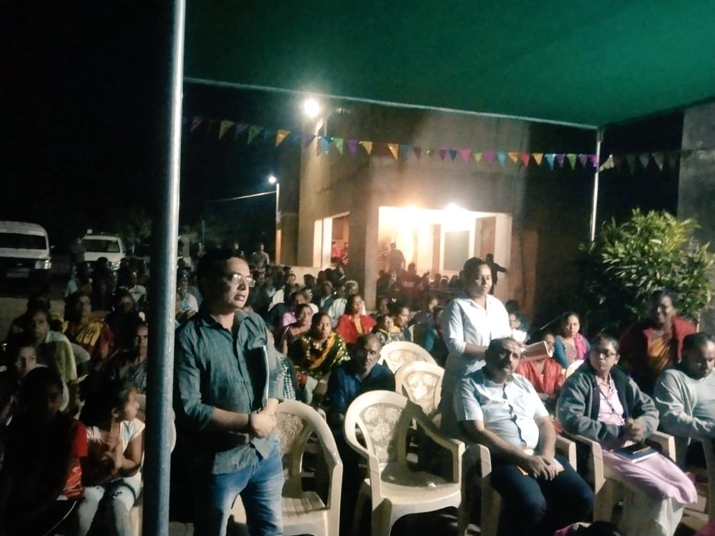 આજરોજ મોજે - ચિકટીયા, તા.વાંસદા ખાતે રાત્રીસભા કરવામાં આવી. સરકારશ્રીની વિવિધ યોજનાઓની જાણકારી આપી ગ્રામજનોની રજૂઆતો સાંભળી સંલગ્ન વિભાગને સત્વરે નિકાલ કરવા જણાવવામાં આવ્યું.<a href="/CMOGuj/">CMO Gujarat</a> <a href="/pkumarias/">Pankaj Kumar</a> <a href="/nirala_kk/">KKNirala</a> <a href="/CollectorNav/">Collector & DM Navsari</a>