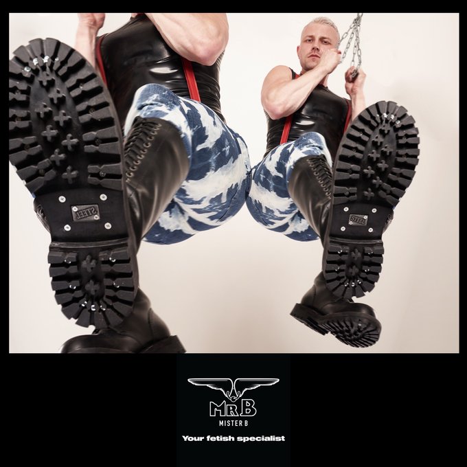 Clean my Boots ?

@theleorush for @Mister_B_Ams 

#alpha #skins #fetish #rubber #denim #boots #kink https://t