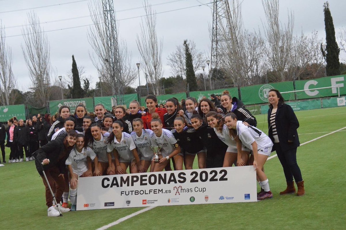 Ya disponible en Youtube, el análisis de <a href="/Alvaronp97/">Alvaro Navarro 🇪🇸</a>  y mio de la participación de nuestro equipo juvenil en la <a href="/EsFutbolfem/">futbolfem.es</a> XMAS Cup 2022.

Finalizaron el torneo como subcampeonas por la lotería de los penaltis en la final.

🔗 youtu.be/JLxIpkvt5EU

#HalaMadrid | #RMCity
