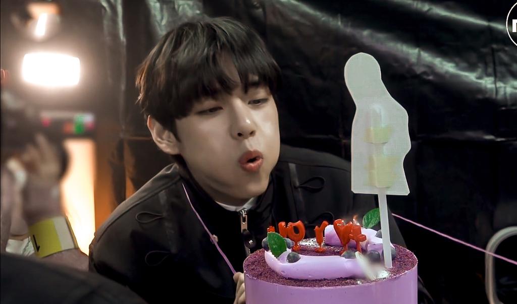 Itkth1's tweet photo. HAPPY BIRTHDAY MY LOVE

#HappyBirthdayTaehyung #HappyBirthdayV #happyday https://t.co/GdfUlS3dAM